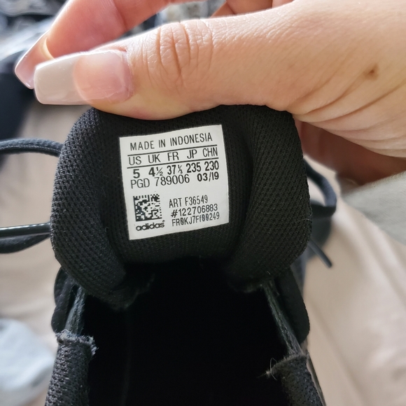 Adidas - Picture 3 of 4